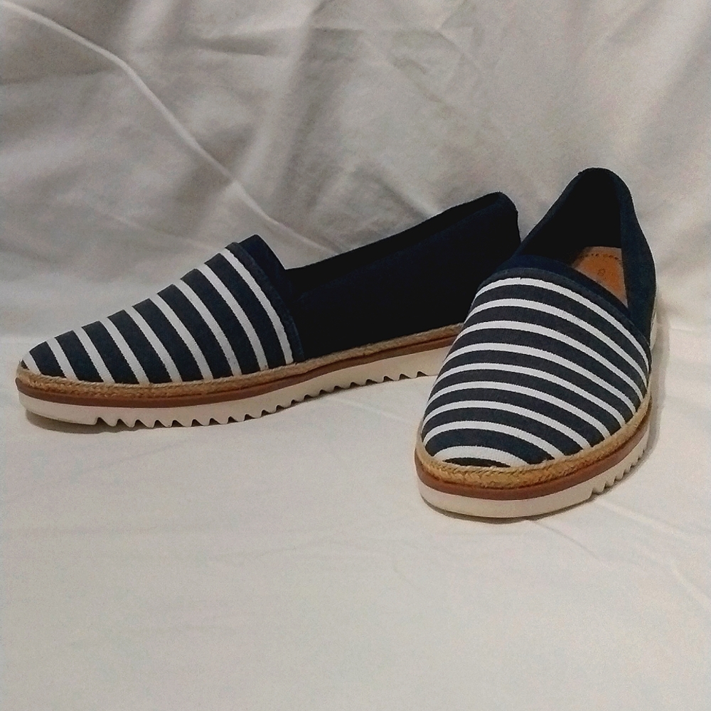 NWT Ultimate comfort collection by Clarks women's size 9.5M navy & white slip on